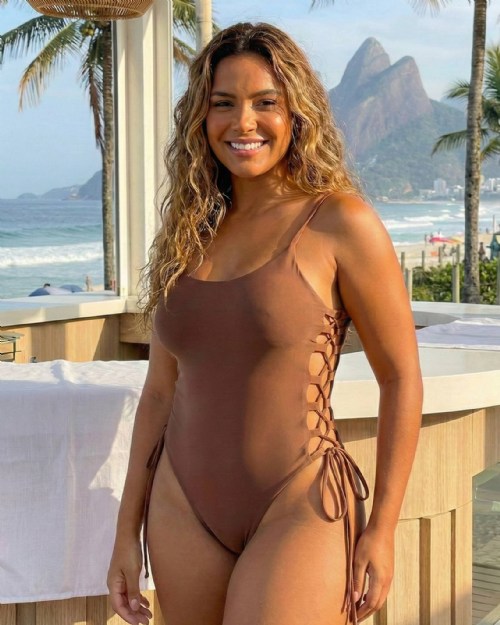 Mai� Hailey Marrom